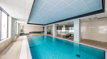 Zwembad bij Fletcher Hotel-Restaurant Jagershorst-Eindhoven